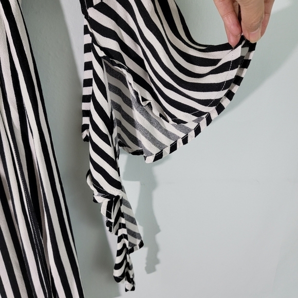 Bardot Women Black/White Striped Bell Sleeve Wrap Dress Sz 10Party Contemporary - Picture 7 of 12